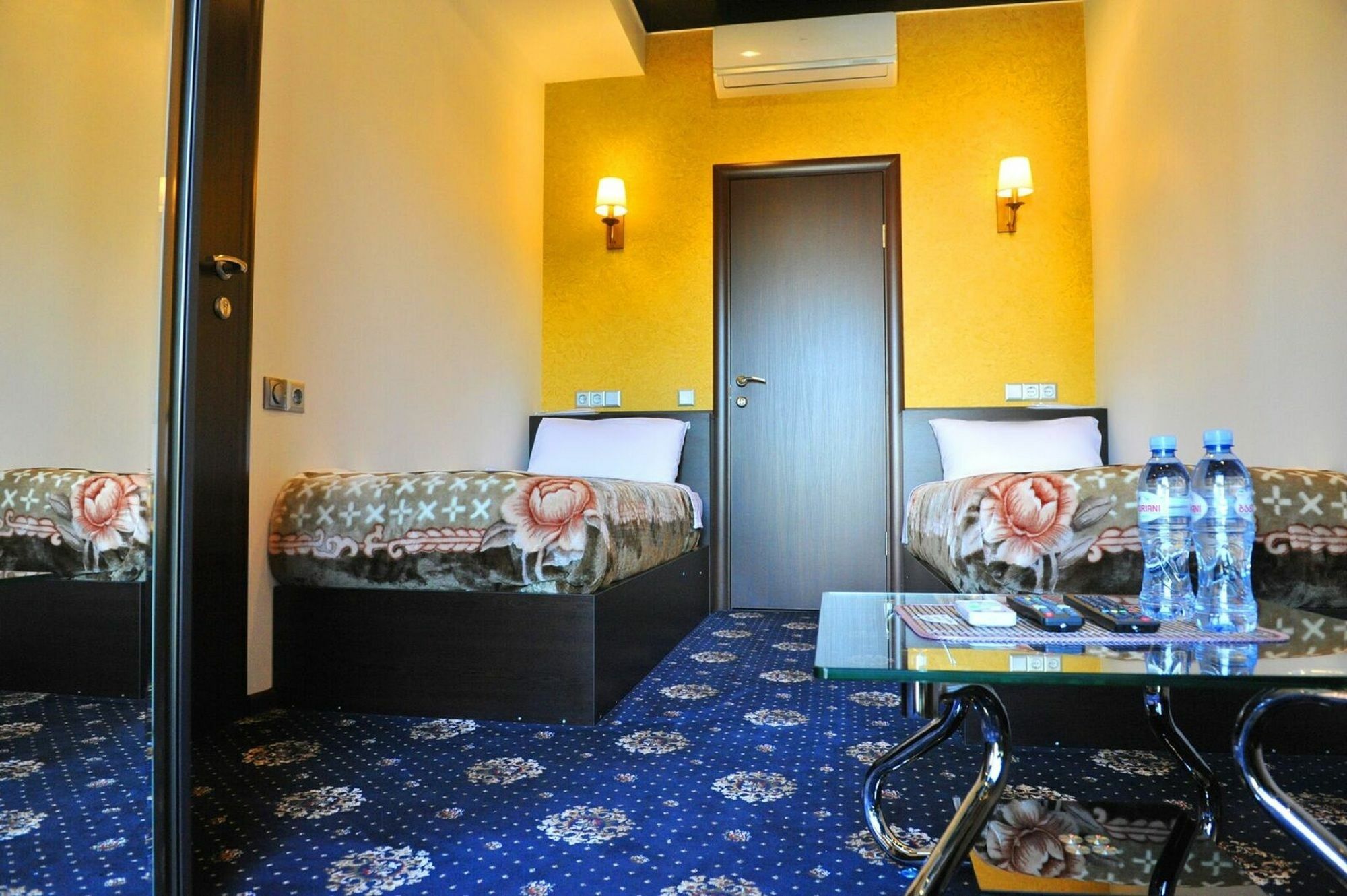 Du Vin Rouge Tbilisi Hotel Exterior photo